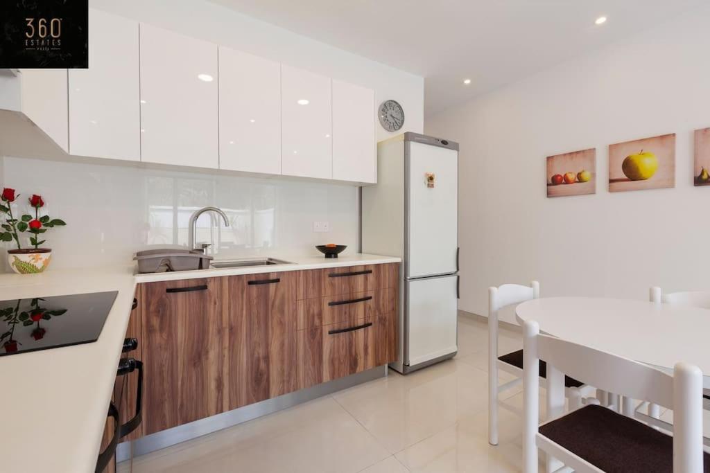 Comfy Apt With Terrace, 5 Mins To Sliema Ferries By 360 Estates Gzira Buitenkant foto