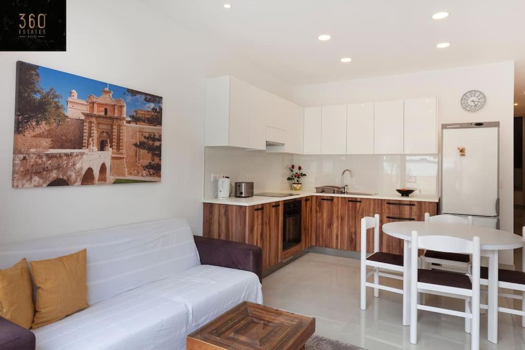 Comfy Apt With Terrace, 5 Mins To Sliema Ferries By 360 Estates Gzira Buitenkant foto