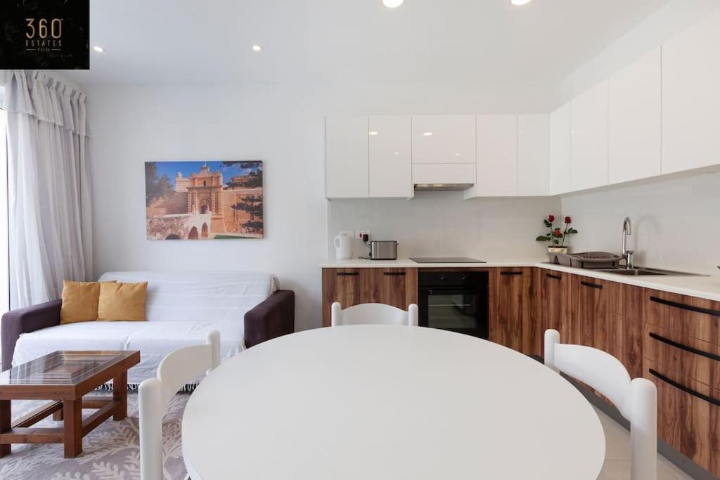 Comfy Apt With Terrace, 5 Mins To Sliema Ferries By 360 Estates Gzira Buitenkant foto