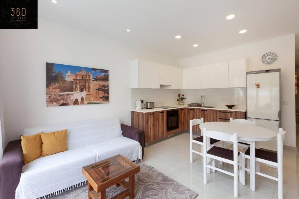 Comfy Apt With Terrace, 5 Mins To Sliema Ferries By 360 Estates Gzira Buitenkant foto