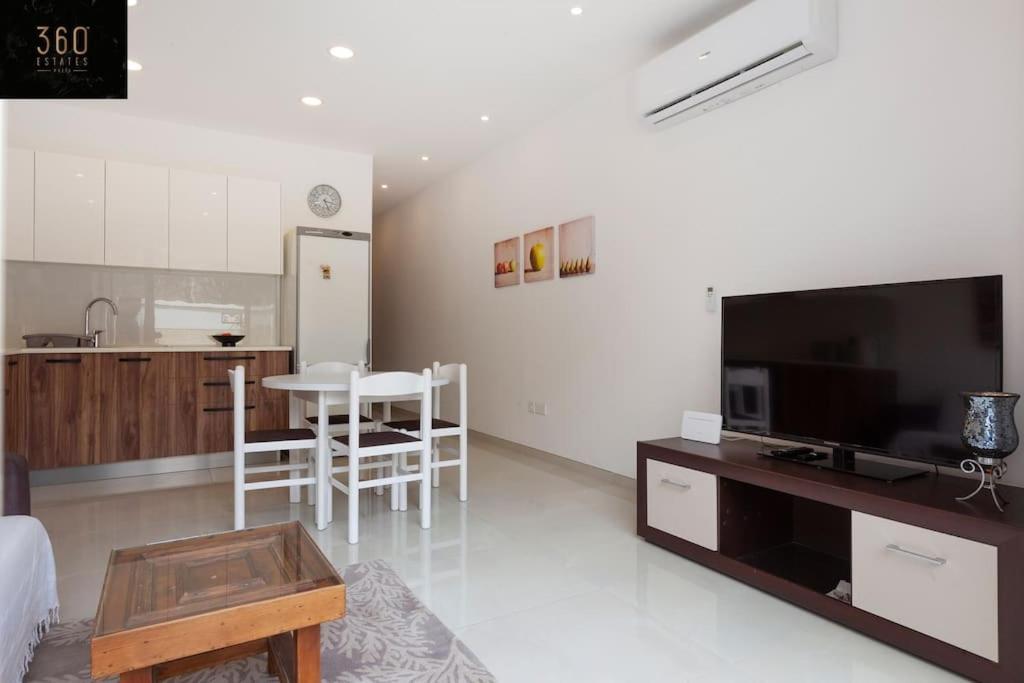 Comfy Apt With Terrace, 5 Mins To Sliema Ferries By 360 Estates Gzira Buitenkant foto