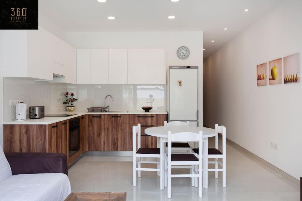 Comfy Apt With Terrace, 5 Mins To Sliema Ferries By 360 Estates Gzira Buitenkant foto