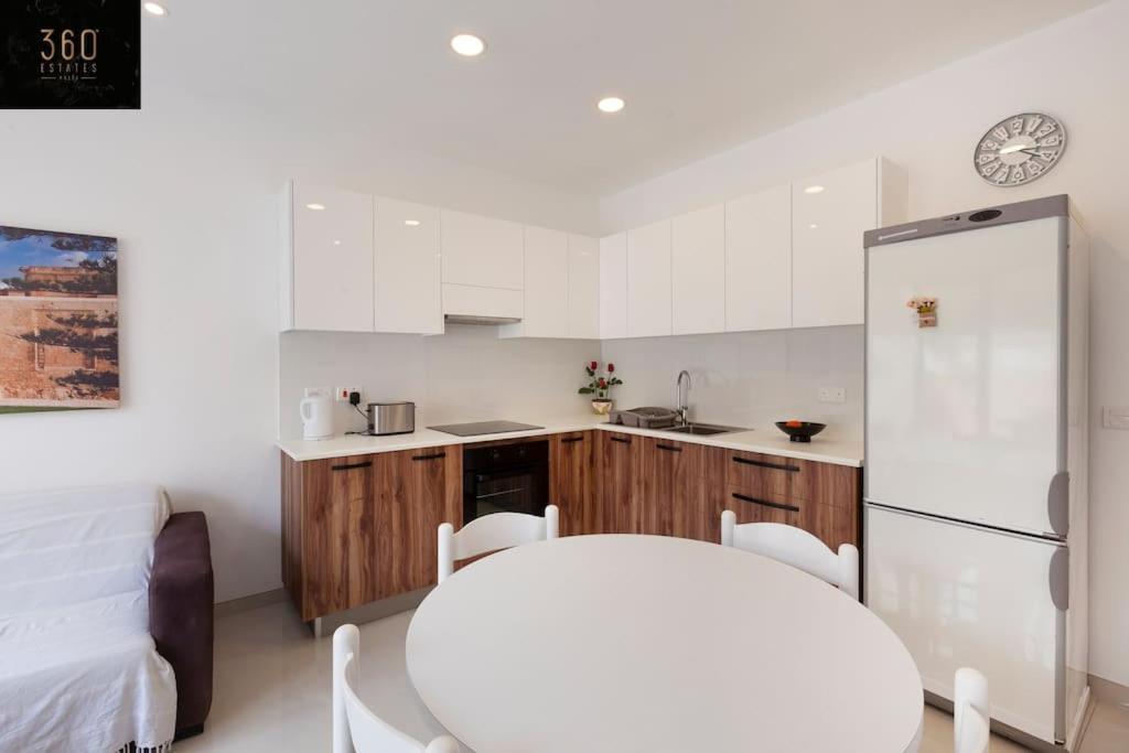Comfy Apt With Terrace, 5 Mins To Sliema Ferries By 360 Estates Gzira Buitenkant foto